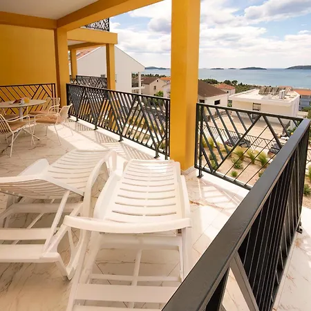 Mediterana Art Deco (adults Only) *