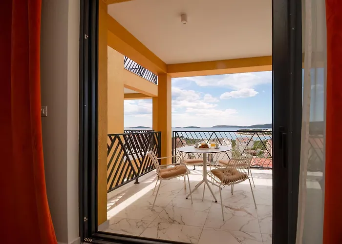 Mediterana Art Deco (adults Only)